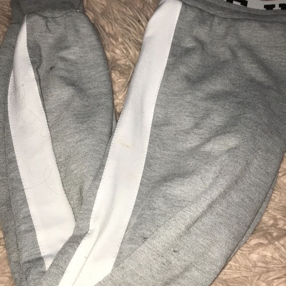 Clothes - Picture 3 of 8